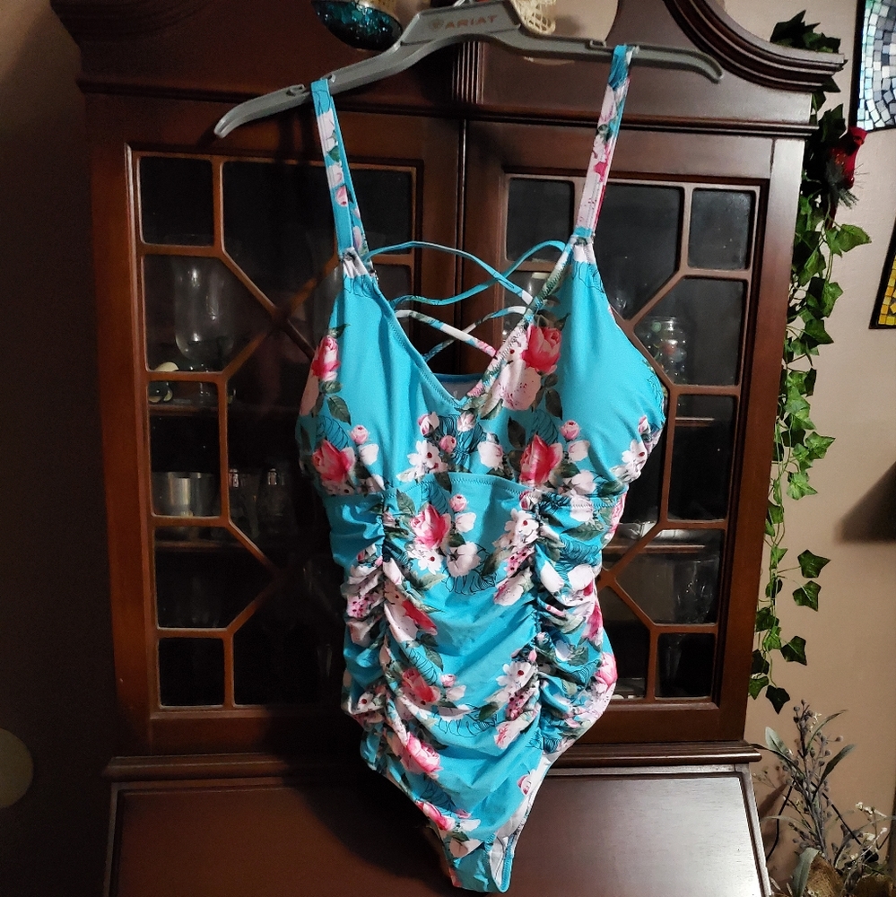 Tropical one piece bathing suit WIRELESS